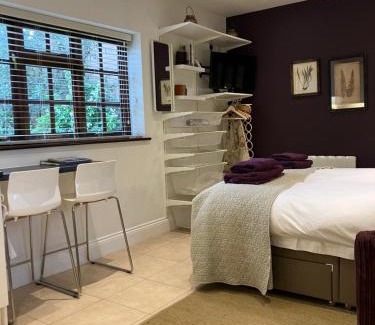 Quedgeley House | The Burrow