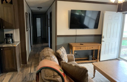 Wynnburg House | The Cabin at Reelfoot. Cozy 4bedroom double wide with WiFi, AC.