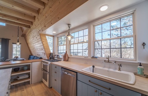 Spring City House | The Cabin on Main St., A Quiet Getaway with whole family, History. Pet friendly.