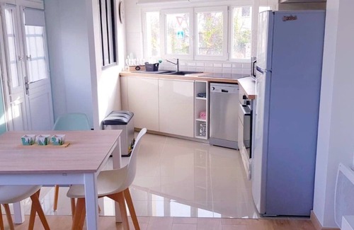 Chanteloup-les-Vignes Apartment | THE CAPTAIN'S LAIR