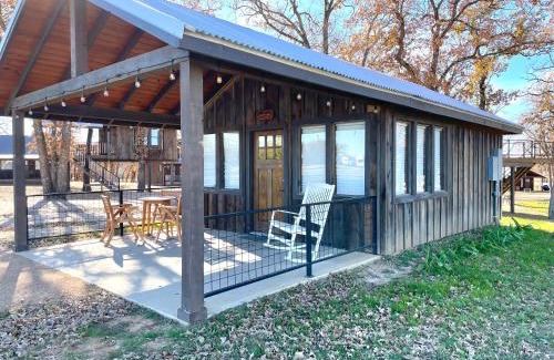 Elm Mott Ski Chalet | The Cardinal Cabin 15MIN to Magnolia Baylor