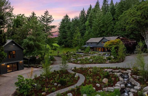 Dayton House | The Carly Estate | Luxe Wine Country Experience w/2 Homes, Entire Lake, Trails & 21 Gorgeous Acres