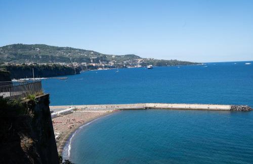 Meta House | The Cave On The Sea