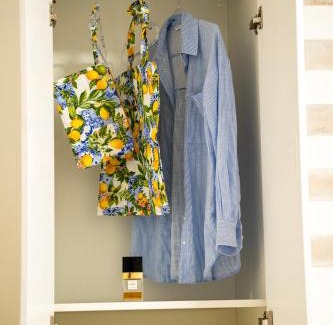 Meta House | The Cave On The Sea