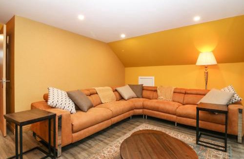 Glenisla House | The Cavern at the Tavern