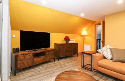 Glenisla House | The Cavern at the Tavern