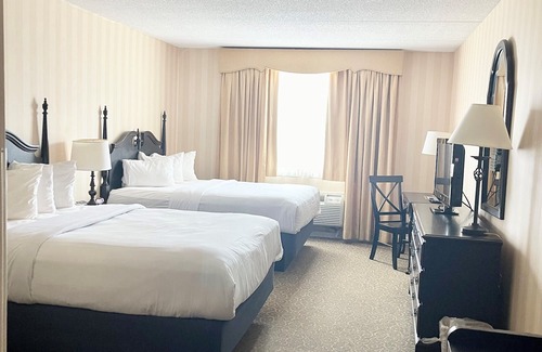 Latham Hotel | The Century House, an Ascend Collection Hotel