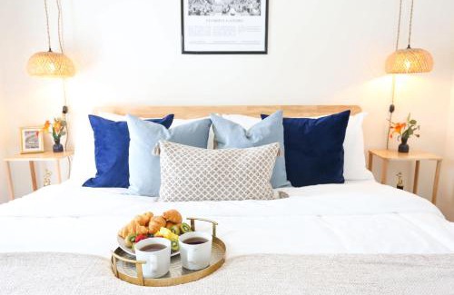 Pleasant Street House | The Champion's Suite Newly Built Upscale Central