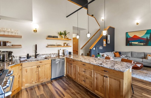 Government Camp House | THE CLYDE