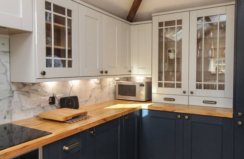 Piddletrenthide Cottage | THE COACH HOUSE AT LACKINGTON FARM, with open fire in Piddletrenthide