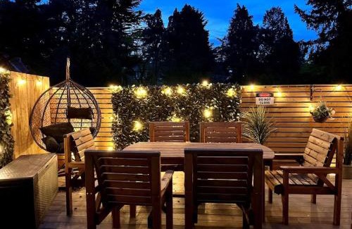 Corfe Apartment | The Coach House - Beautiful and Spacious Outside Decking