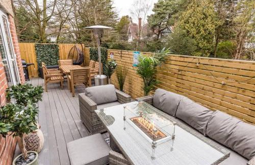 Corfe Apartment | The Coach House - Beautiful and Spacious Outside Decking