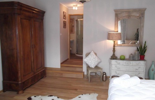 Conques-sur-Orbiel Bed & Breakfast | The Coach House