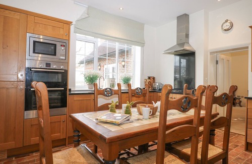 Staplefield Cottage | THE COACH HOUSE, pet friendly, character holiday cottage in Bolney