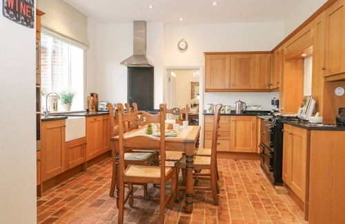 Staplefield Cottage | THE COACH HOUSE, pet friendly, character holiday cottage in Bolney