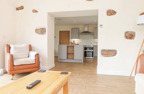 Garn Fadryn Cottage | THE COTTAGE, pet friendly, country holiday cottage in Llaniestyn