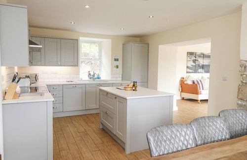 Garn Fadryn Cottage | THE COTTAGE, pet friendly, country holiday cottage in Llaniestyn