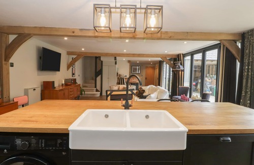 Winterborne Zelston Cottage | THE COURTYARD - HILLTOP BARN, family friendly in Wareham