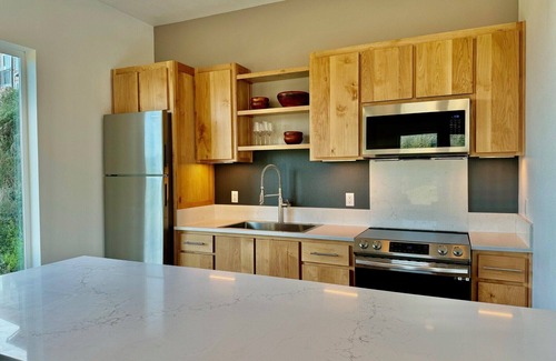 Port Orford Condo | The Cove at Port Orford: Gray Whale Suite