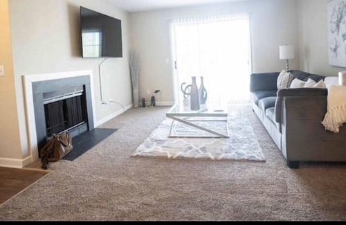 Easton Apartment | The Cove ( less than a minute from Easton town center )