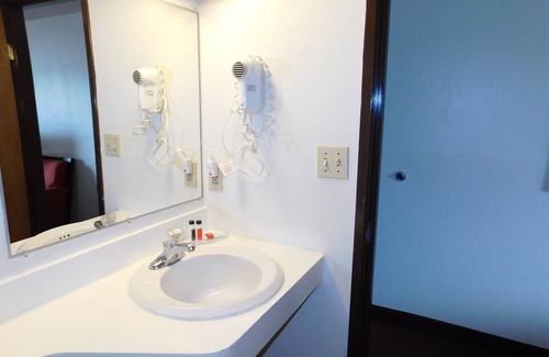 Brattleboro Hotel | The Covered Bridge Inn