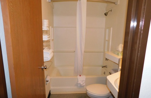 Brattleboro Hotel | The Covered Bridge Inn