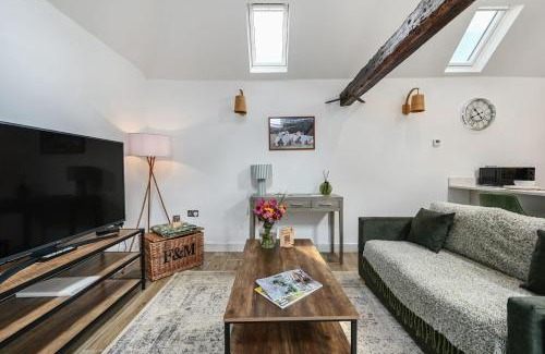 Blackham House | The Cow Shed