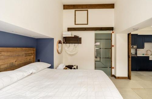 Bromsgrove House | The Cowshed - Luxury Barn with Hot Tub