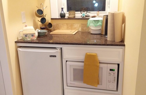 Lake Forest Park Apartment | The Cozy Studio of Lake Forest Park