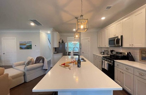 Charleston House | The Crab House: Built 2022. Huge property. Arcade.