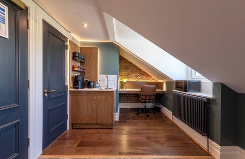 Hackney Central House | The Crown Pub & Guesthouse