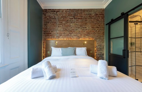 Hackney Central House | The Crown Pub & Guesthouse