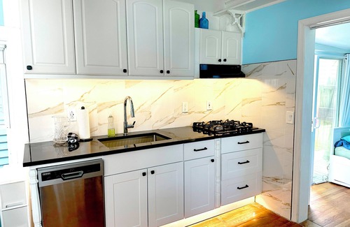 Ocean Grove House | "The Cupcake" Guest House, 2 blocks to the beach in Ocean Grove, sleeps 2-3