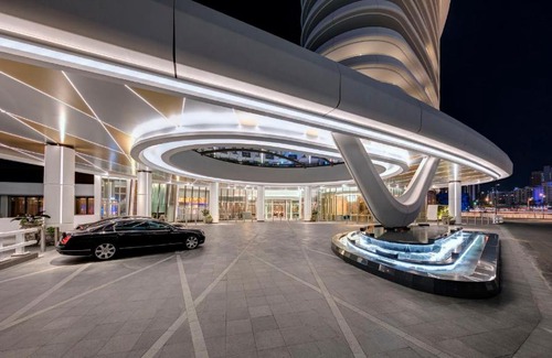 Broadbeach Hotel | The Darling at The Star Gold Coast