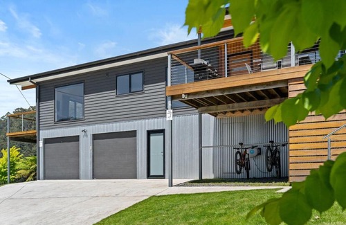 Derby House | The Derby Lodge 'Two Bedroom' Stay in Style!