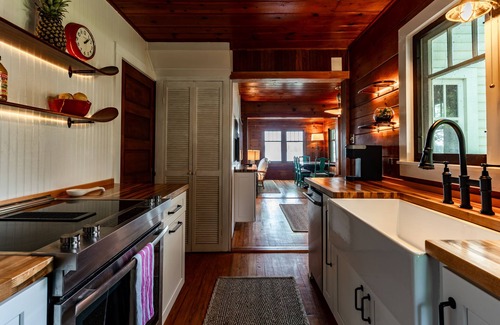 Clear Lake Cottage | The Doctors Cottage - Vacation Back In Time