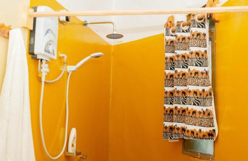 Kasese Ski Chalet | The Dream Experience Lodge - Support an Orphanage