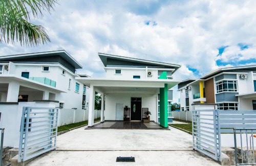 Ayer Molek Villa | The Duyong Dream