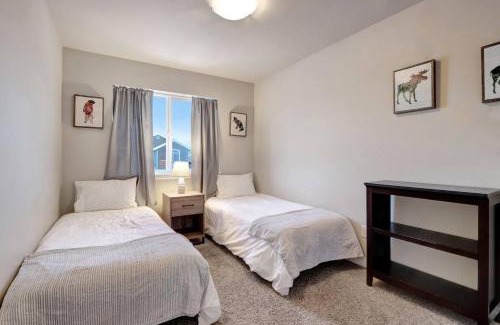 Northeast Anchorage House | The Eastside Townhome Of Ophir