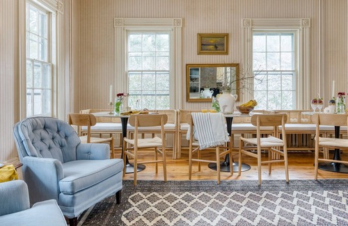 Egremont House | The Egremont Village Inn by AvantStay | Live Music Venue!