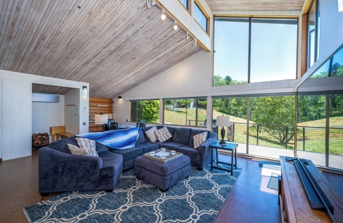 Otis House | The Elk Coast House - Secluded Beach Access - Wrap Around Deck - Spa - HotTub
