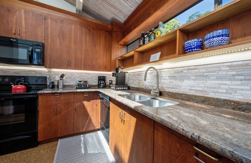 Otis House | The Elk Coast House - Secluded Beach Access - Wrap Around Deck - Spa - HotTub