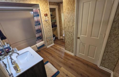 Milford Apartment | The Estate Loft in Downtown Milford