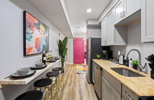 East Parkside Apartment | The Executive - Philly Zoo King Retreat Free Parking