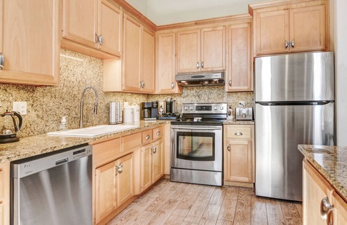 Murphy Apartment | The Executive Suite- Apartment near the river!