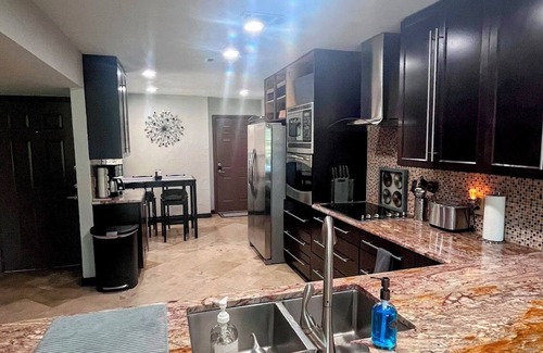 Longview House | THE FAIRWAY: Modern 3BR with beautiful golf course views and convenient location