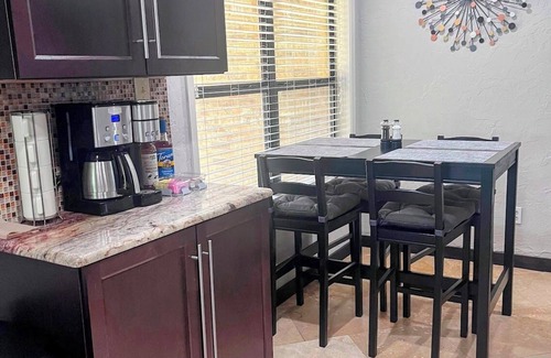 Longview House | THE FAIRWAY: Modern 3BR with beautiful golf course views and convenient location