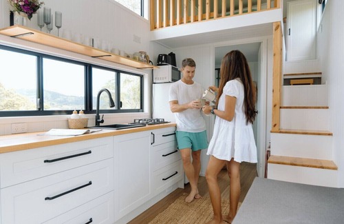 Kidaman Creek House | The Farm & Cabin@KC - Luxe Farmstay & Tiny Home