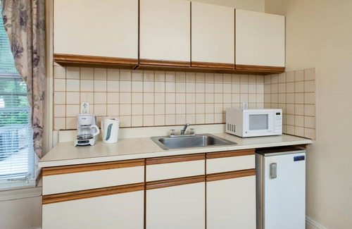 Allston Hotel | The Farrington Inn