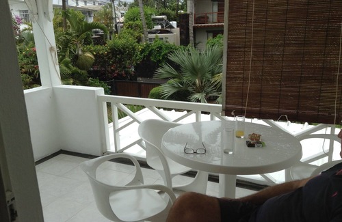 Trou d'Eau Douce Apartment | The feet in water